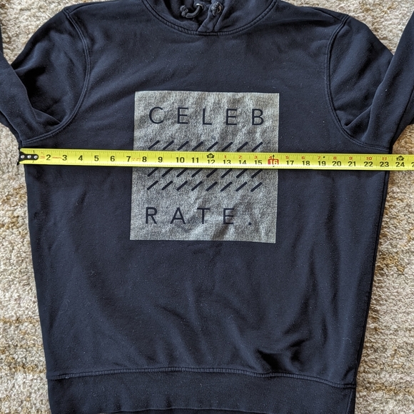 H&M Black Gold Graphic Celebrate Hoodie Sweatshirt Men's Size Medium - Picture 4 of 7